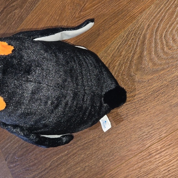 SEAWORLD PENGUIN PLUSH. #6159 - Picture 6 of 8